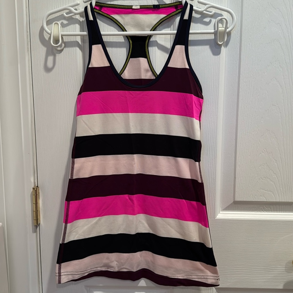 Lululemon razerback athletic tank top sz 2 AMAZING condition smoke free